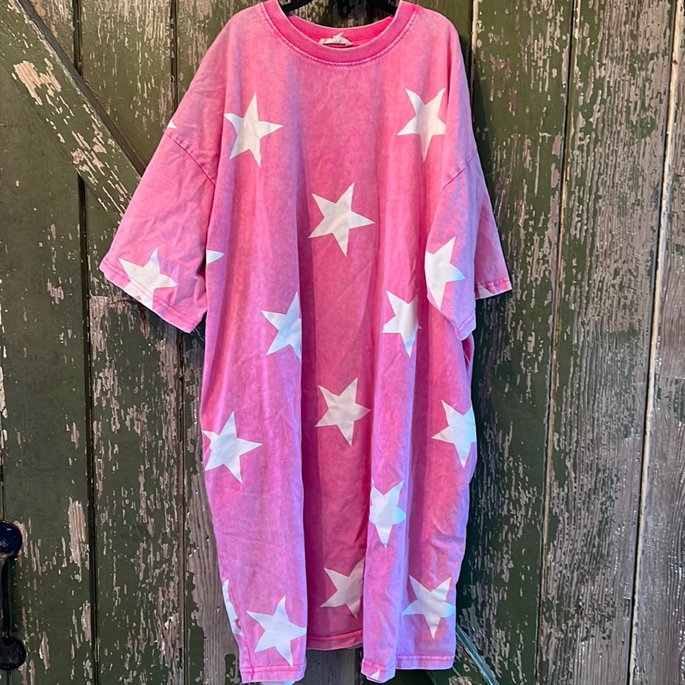 Brand Easel, Boutique Dress. Hot pink with white stars